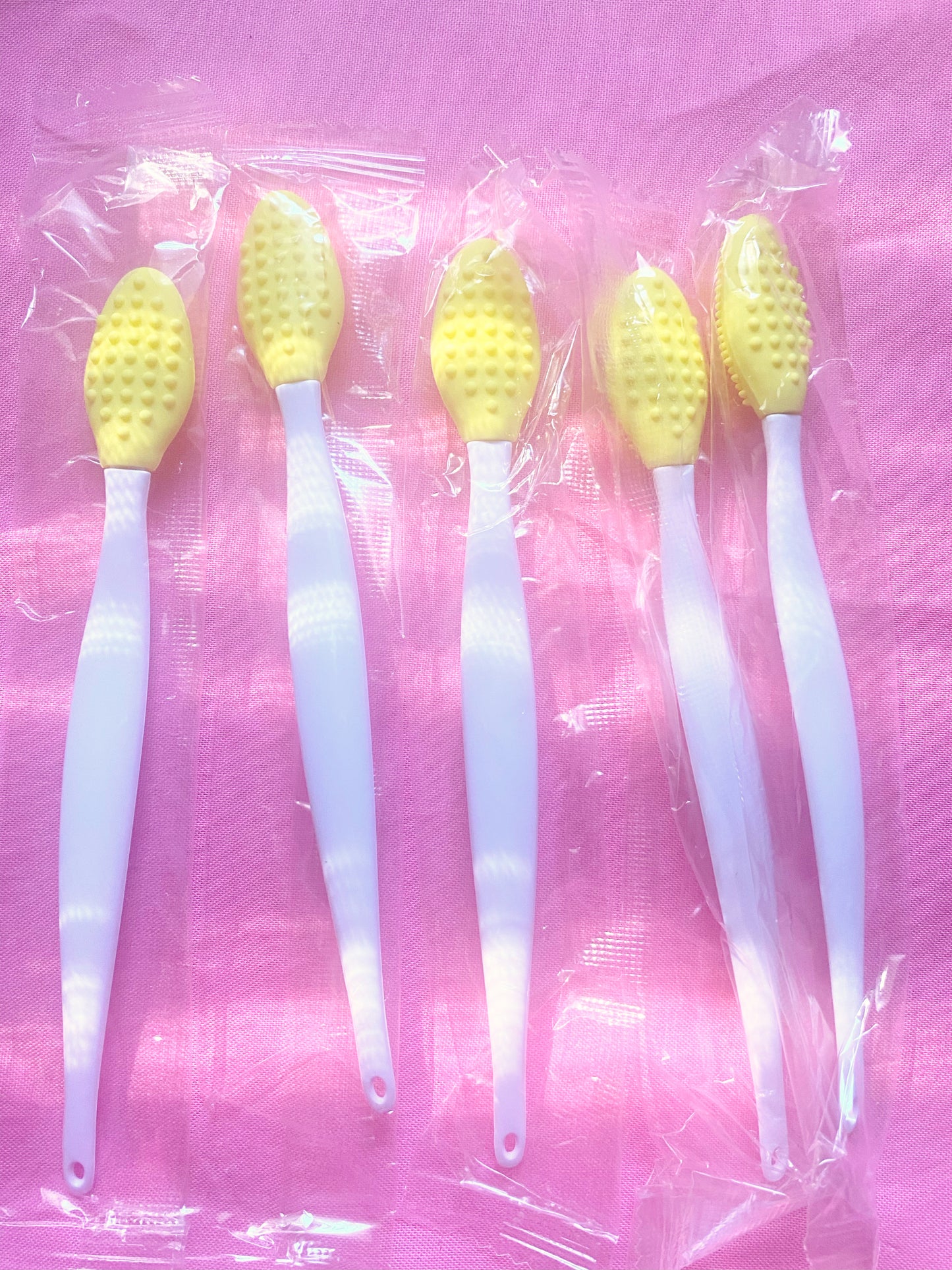 Lip scrubber ( yellow)